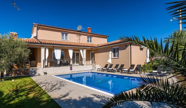 An elegant villa with private pool in Istria with countryside ambiance, enjoyable furnishing and eye-catching decoration.