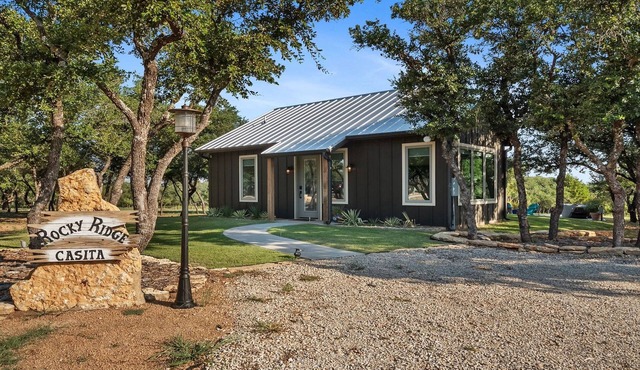 An Enchanted Casita-Sleeps 4, Hot tub/Firepit,Pool