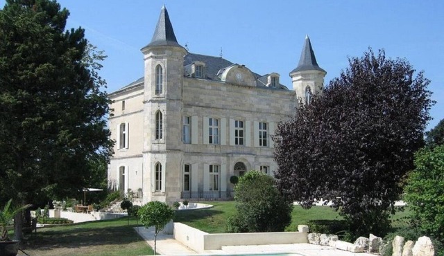 AN ENCHANTING CHATEAU IN A FAIRYTALE BACKDROP FOR THOSE PERFECT FRENCH MOMENTS
