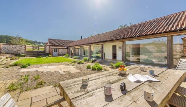 An enchanting luxury self-catering coastal barn, set in an unrivalled position.