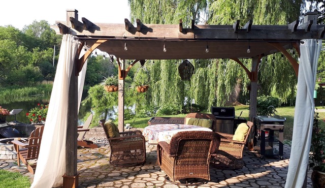 An enchanting island suite with Waterfalls~Hot Tub~Boats~Bikes~Patio~Parks Pass