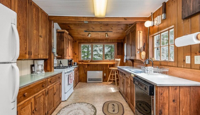 An enchanting Maine cottage, where timeless charm meets modern luxury!
