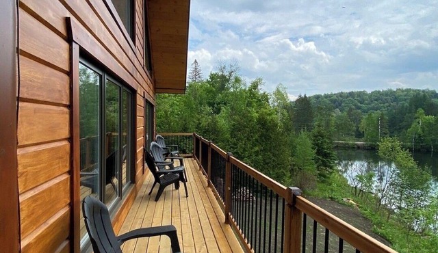 An enchanting wooden chalet for a relaxing stay in the heart of nature.
