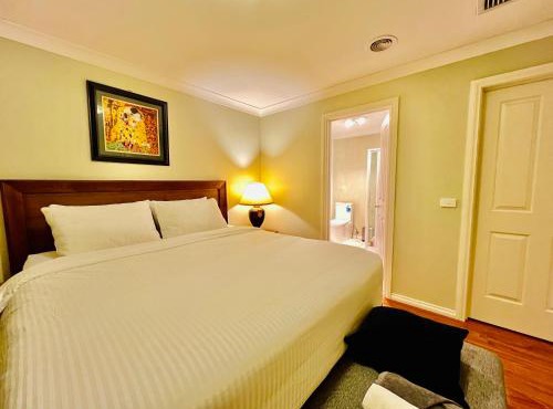 An Ensuite Comfort in Sydenham