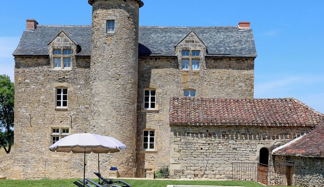 An exceptional stay in a château with swimming pool - Luxury, charm and nature