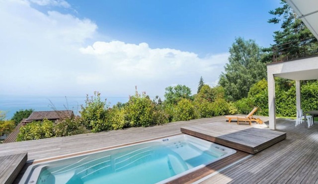 An Exceptional Villa in front of Lake Geneva