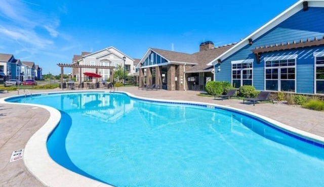 An Exquisite 3 Rooms Townhome in Zionsville Suitable for Long-Term Stays
