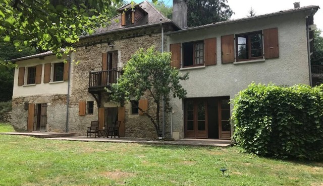 Ancient Mill in beautiful setting with private lake and rivers