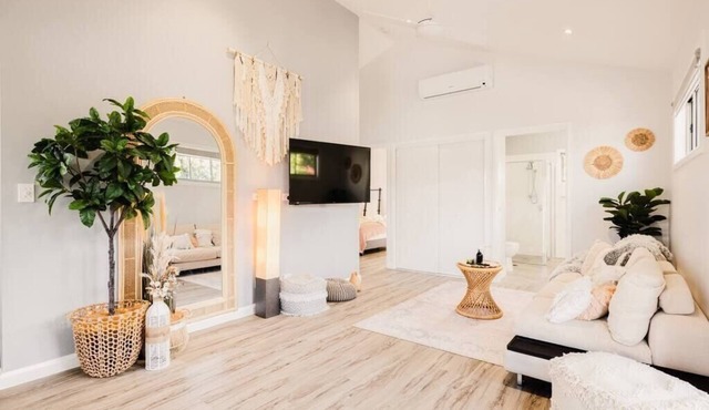 An Idyllic Boho Style Retreat,High-end kitchenware