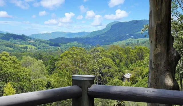 An idyllic retreat for lovers of fresh country air and spectacular views!