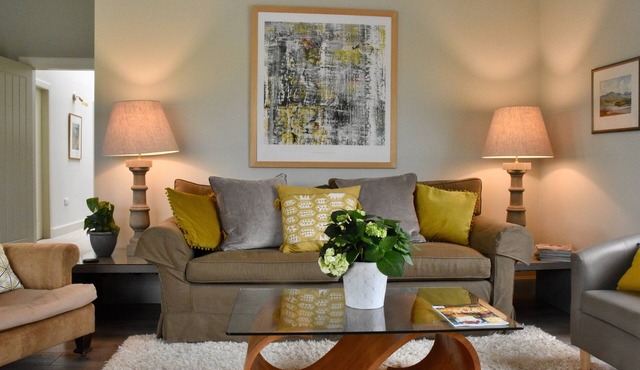 An impressive and unique 3-bedroom cottage in a picturesque countryside setting. Sleeps 6