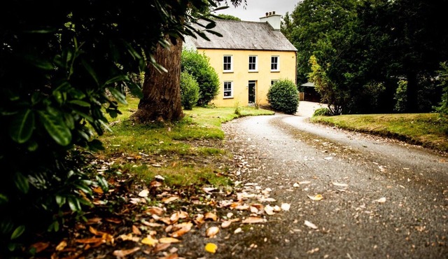 An incredible retreat on the coast for 10, with a beautiful garden