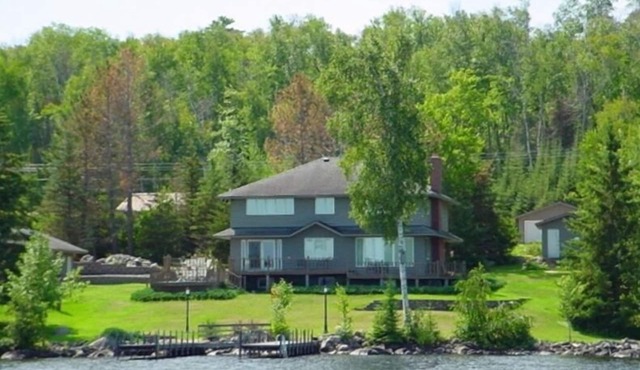 An Indescribable Lake House on Lake Vermilion Cook *SPECIALS*Email to ask!