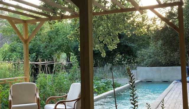 An oasis in nature, Swimming pool-comfort-nature park-Alpilles gite 60 m2