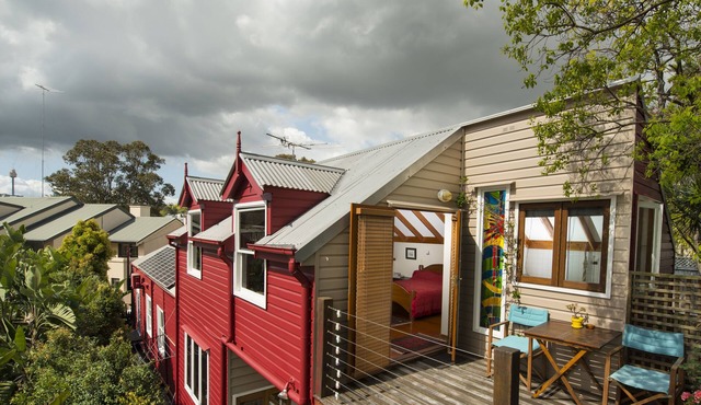An Oasis in the City is a Solar powered B&B 10 minutes from central Sydney