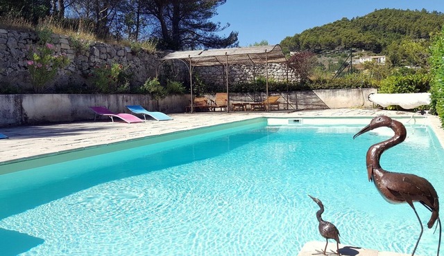 An old barn and all Provence within reach .
