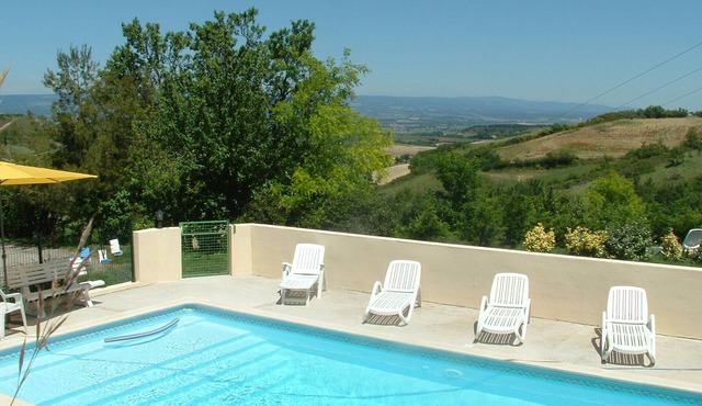 An old renovated farmhouse with a stunning vue, swimming heated pool & golf