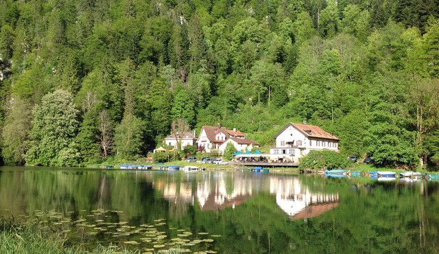 An old school with unique charm in the heart of the Doubs Natural Park!