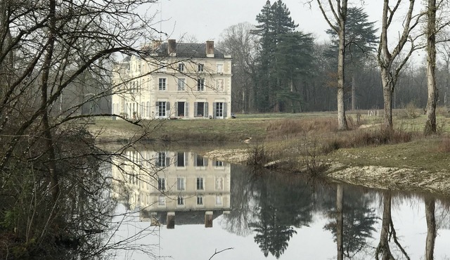 An Orangery right in the middle of the park. Large garden and terrace. Quiet +