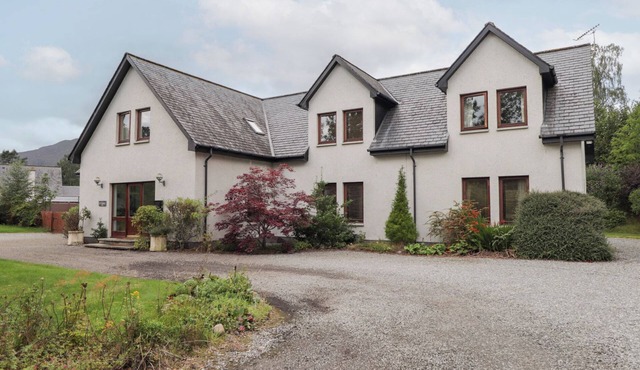 AN TORR, family friendly, luxury holiday cottage in Newtonmore