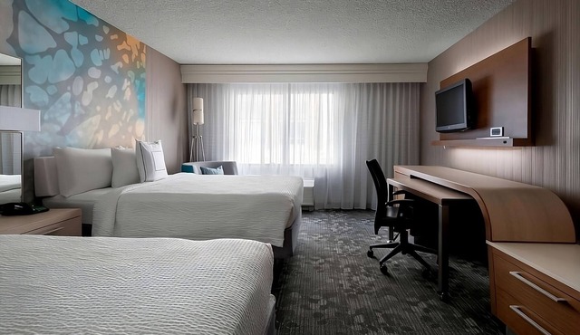 An Undeniable Jewel in Tempe AZ! Pets are Welcome, Outdoor Swimming Pool!