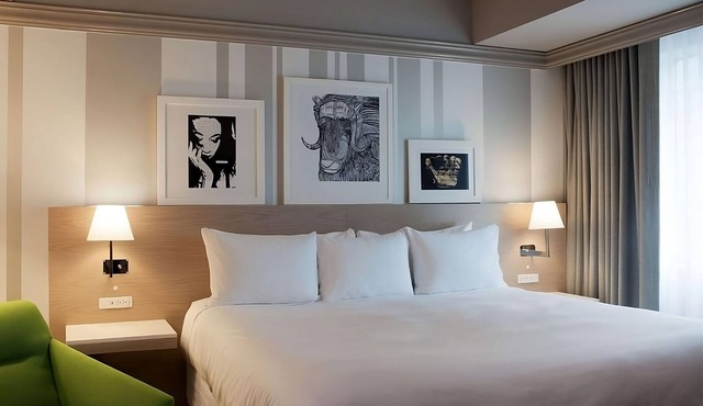 An Undeniable Jewel in Minneapolis Downtown! Spacious Suite, Pets are Welcome!
