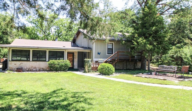 An Updated, Secluded family friendly home with Fast Wifi