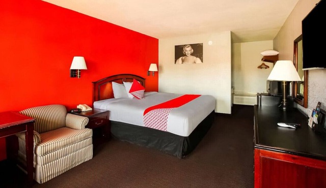 An Upscale & Best Suite! W/ 24 hr Front Desk