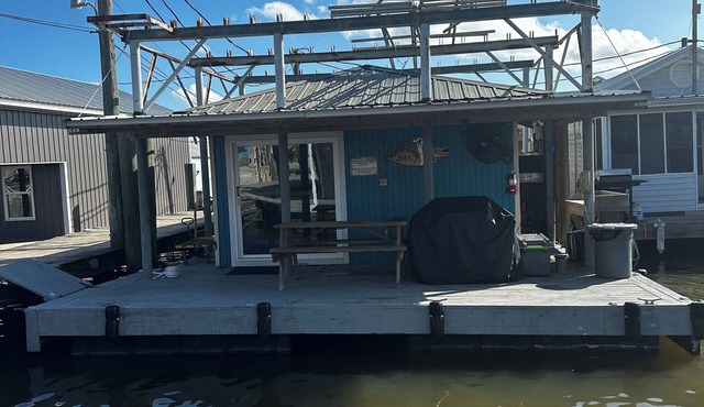 Ana's Houseboat Located In Venice Marina SLEEPS 10