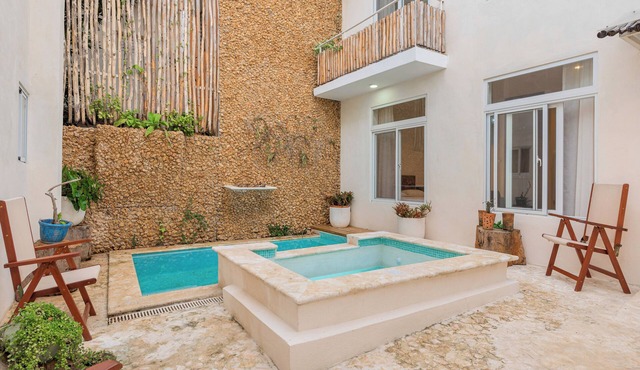 Anacaona Studio with ensuite bath, fully equipped kitchenette, and garden views.