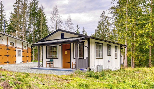 Anacortes Bungalow: Mountain Views, Near Ocean & Fishing