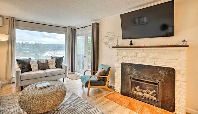 Anacortes Home: Short Walk to Similk Bay!