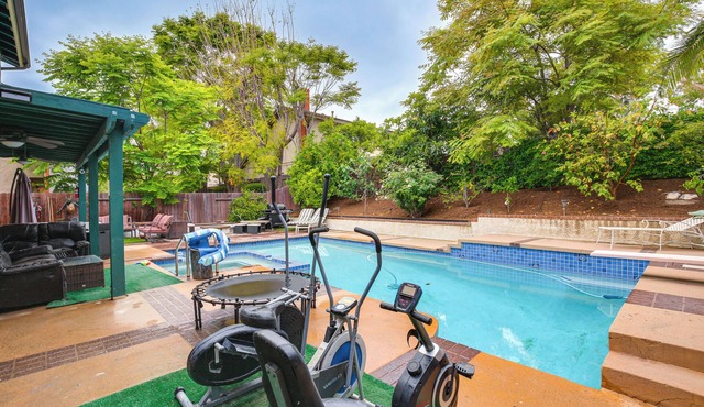 Anaheim Home w/Pool, 14 Mi to Disneyland!