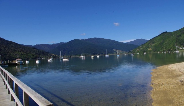 Anakiwa 401 Guest Wing beachfront home sleeps 4, Marlborough Sounds