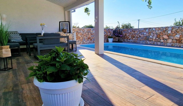 Anas lagoon holiday house with pool at azure beach