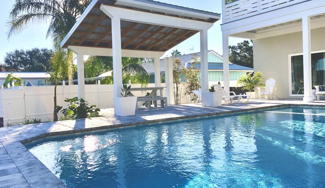 Anastasia Island Waterfront Cottage w/Infinity Pool and Spa - luxurious & clean