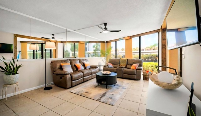 Anastasia's Treasure n2 BR 2BA/Ground Floor Great LocationnBeach Front Complex