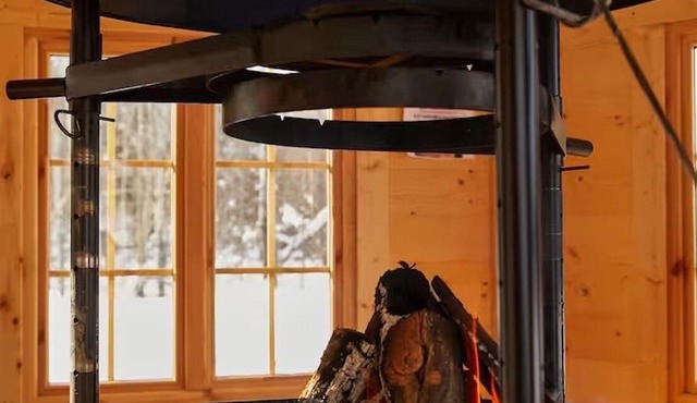 Anastasia’s Domain 2, Farm stay, off grid cabin in a beautiful forest!