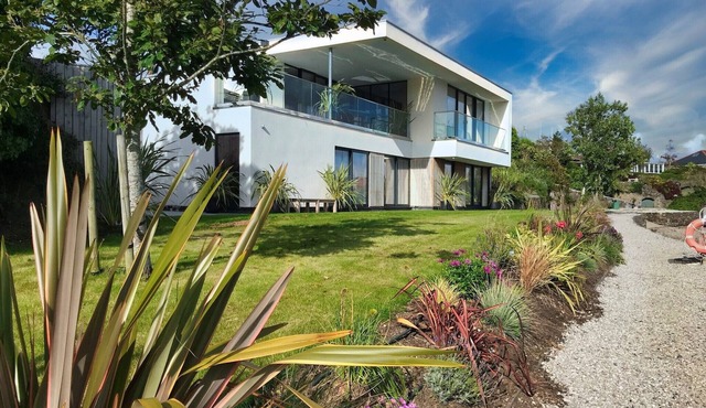 Ancarva - Contemporary Waterside Holiday Retreat