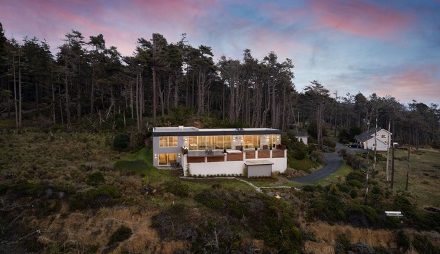 Anchor Cove | Oceanfront, Hot Tub & Fireplace