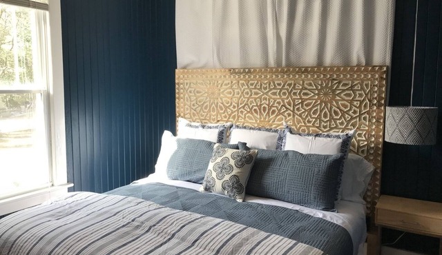 Anchor Inn: Walk to Tubbys,Near Thunderbolt Marina