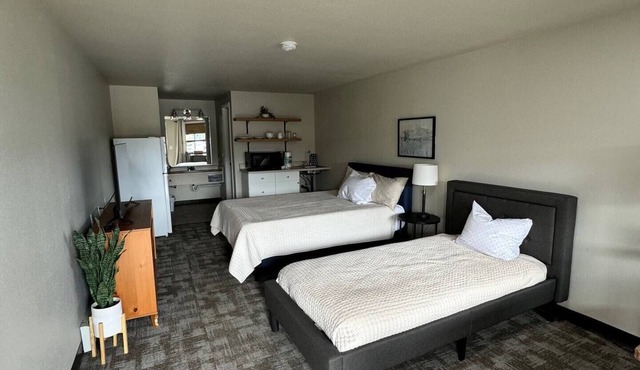 Anchor Point Stays, Room 4 with Cozy 2 bed