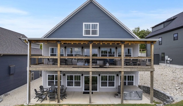 Anchor Yourself with the Best Table Rock Views, Billiards, Hot Tub, Free Tickets & Near SDC!
