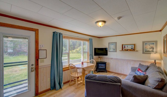 Anchorage Cottages Unit 3 Dog friendly and close to the beach