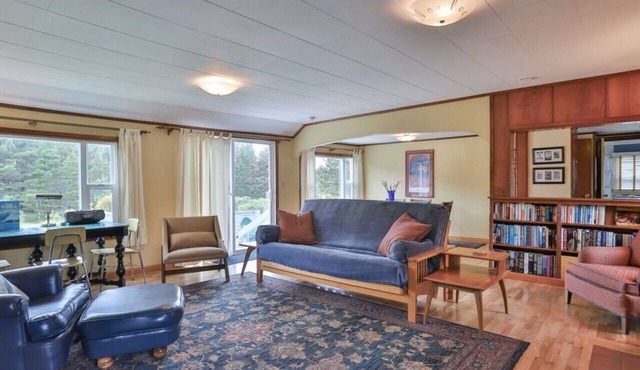 Anchorage Cottages Unit 10 Private path to the beach