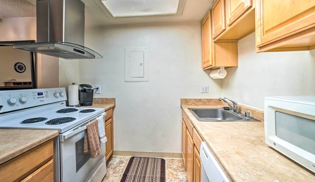 Anchorage Escape w/Balcony ~ 4 Mi to Downtown!