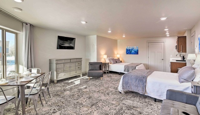 Anchorage Getaway w/Mtn Views < 5 Mi to Zoo!