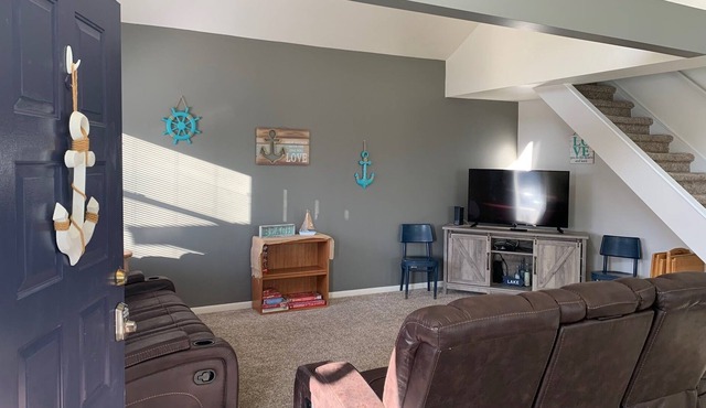 "Anchors Away" Coastal Abode in Van Buren Point