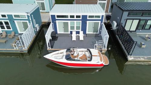 Anchors Away - Floating House on Lake Cumberland