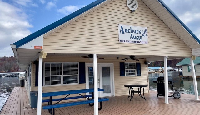 Anchors Away Floating Home @ Whitman Hollow Marina/Froggies Patio Bar